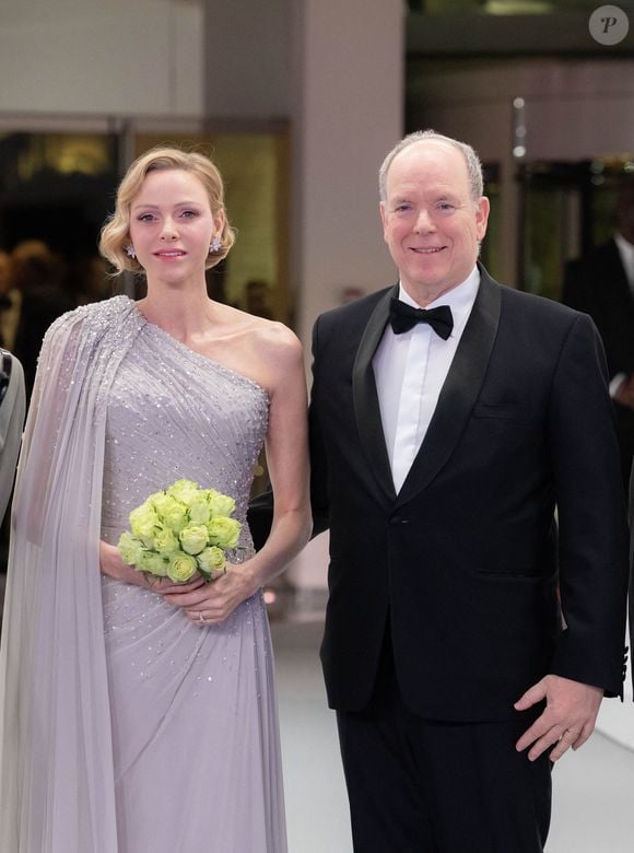 Le Prince Albert II (Le prince Albert II de Monaco) et la Princesse Charlène de Monaco (La princesse Charlène de Monaco) assistent à la 70e édition du Bal de la Rose au Sporting Club de Monte-Carlo à Monaco, le 21 mars 2026. © Olivier Huitel/Pool Monaco/Bestimage
