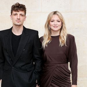 Niels Schneider et sa compagne Virginie Efira - 35ème édition des "Trophées ANDAM" dans les jardins du Palais Royal à Paris, France, le 27 juin 2024. © Christophe Clovis / Bestimage