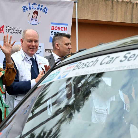 Le prince Albert II de Monaco a donné le départ de la 34eme édition du Rallye des Gazelles, depuis le chapiteau de Fonvieille à Monaco, en compagnie de Dominique Serra, la fondatrice et présidente du Rallye, de la marraine de coeur pour 2025, Luana Belmondo, Nadia Fettah Alaoui, la ministre de l'Economie et des Finances du Royaume du Maroc, du président du Conseil National Monégasque, Thomas Brezzo, et des personnalités du gouvernement, le 12 avril 2025 © Bruno Bebert / Bestimage