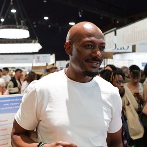 Dans un entretien accordé au "Parisien" le 8 mai 2026, le journaliste de 52 ans revient sur ses nombreuses activités artistiques et intellectuelles. 

Harry Roselmack signe son livre au Festival du livre de Paris, au Grand Palais éphémère, le 12 avril 2024. Photo par Thibaud MORITZ/ABACAPRESS.COM