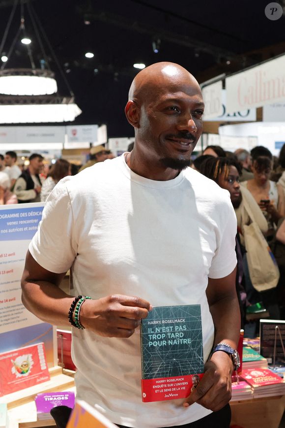 Dans un entretien accordé au "Parisien" le 8 mai 2026, le journaliste de 52 ans revient sur ses nombreuses activités artistiques et intellectuelles. 

Harry Roselmack signe son livre au Festival du livre de Paris, au Grand Palais éphémère, le 12 avril 2024. Photo par Thibaud MORITZ/ABACAPRESS.COM