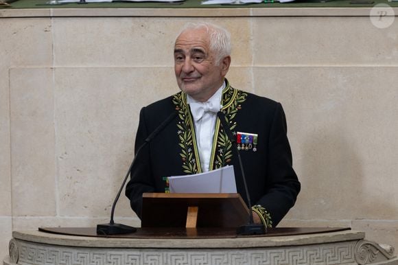 Guy Savoy, - Le chef français multi étoile, Guy Savoy, vient d'être officiellement installé comme membre de l'Académie des Beaux-Arts. Une cérémonie qui s'est déroulée sous la coupole de l'Institut de France, à Paris, France, le 20 mai 2026. C'est la première fois qu'un chef intègre la prestigieuse institution. © Julien Sarkissian/Bestimage