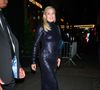 "Cette terre m’a appris à ralentir, à guérir de la maladie de Lyme chronique et à vraiment apprécier tout ce que la nature a à offrir…", raconte Yolanda en relayant l'annonce. 

23/04/2025 Yolanda Hadid a été aperçue à son arrivée à la fête d'anniversaire de sa fille Gigi Hadid à New York. La mannequin et personnalité de la télévision néerlando-américaine, âgée de 61 ans, est arrivée à L'Avenue en solo, vêtue d'une robe bleue étincelante, d'un sac à main bleu et de talons noirs. 

Photo : The ImageDirect / Bestimage