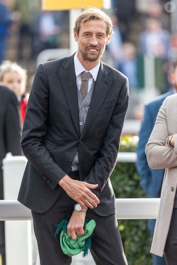 Peter Crouch lors du troisième jour de la célèbre course de chevaux du festival de Cheltenham, Royaume Uni, le 17 mars 2022.