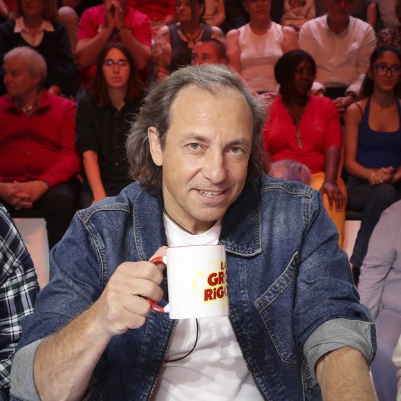 Lorsqu'il a été interrogé sur sa relation avec Nathalie Péchalat, il a révélé : 


Philippe Candeloro - Emission "La Grosse Rigolade" présentée par C.Hanouna et diffusée sur W9, Paris, France. © Jack Tribeca / Bestimage