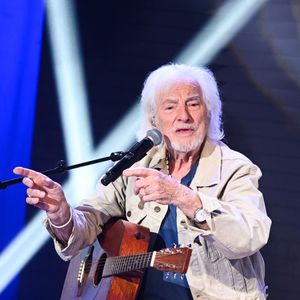 Hugues Aufray a vendu sa maison de Marnes-la-Coquette

Hugues Aufray lors de l'enregistrement de l'émission "Vivement dimanche" à Paris, France, le 9 septembre 2025 et diffusée le 12 octobre 2025 sur France 3. © Guillaume Gaffiot/Bestimage