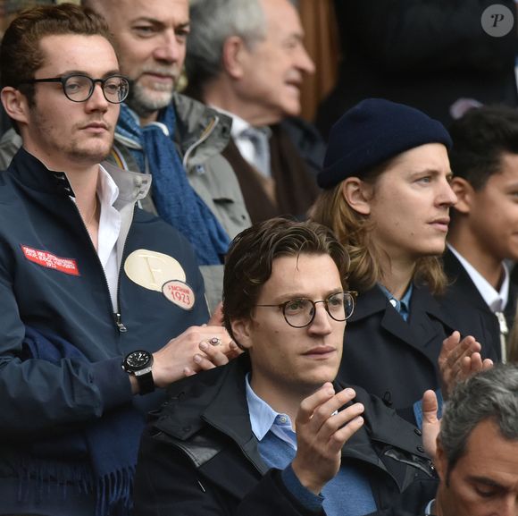 Louis Sarkozy et sa nouvelle compagne, Natalia, une musicienne, Jean Sarkozy et  Pierre Sarkozy - Célébrités dans les tribunes du parc des princes lors du match de football de ligue 1 PSG-Bastia le 6 mai 2017. (Giancarlo Gorassini/Bestimage).