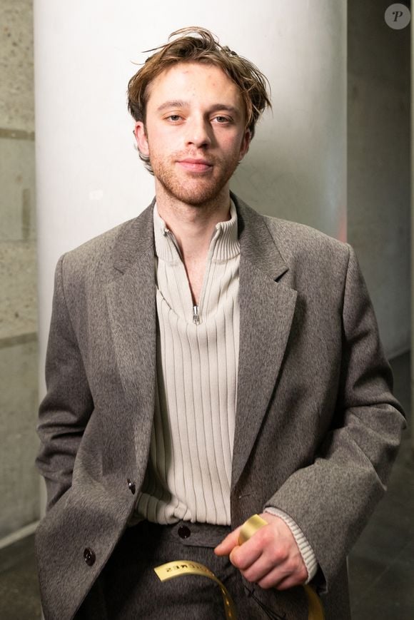 Le nom de son remplaçant a été dévoilé.

Benjamin Voisin - Meilleur acteur (L'Étranger) lors de la cérémonie des Lumières à l'Institut du monde arabe à Paris le 18 janvier 2026.

© Sarkissian / Perusseau / Bestimage
