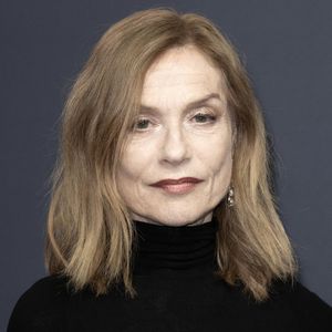 Isabelle Huppert participe au Photocall "Cesar - Révélations 2025" au Pavillon Cambon le 20 janvier 2025 à Paris, France. Photo by David NIVIERE/ABACAPRESS.COM