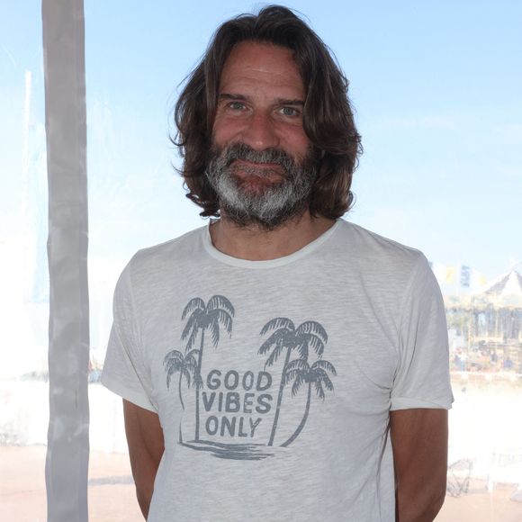 Cet épisode l’a poussé à entamer une introspection, donnant naissance à "Un homme seul", son livre le plus intime...

Exclusif - Frédéric Beigbeder pour la signature de son livre "Conféssions d'un hétérosexuel légèrement dépassé" le 6 mai 2023 à Arcachon, lors du Rendez vous littéraire "La plage aux écrivains". © Jean-Marc Lhomer / Bestimage