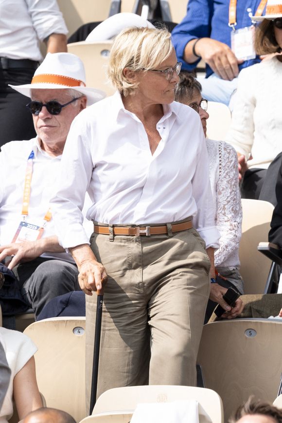 Muriel Robin en tribunes lors de la finale messieurs des Internationaux de France de Tennis de Roland Garros 2025 (jour 15), à Paris, France, le 8 juin 2025. © Cyril Moreau/Bestimage