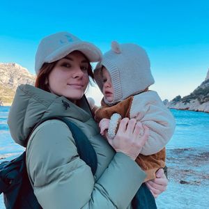 Le lendemain, le mannequin et ex-Miss Bourgogne a officialisé une autre bonne nouvelle. Elle s'est pacsée avec le sportif de 39 ans. 

Alice Detollenaere, Instagram