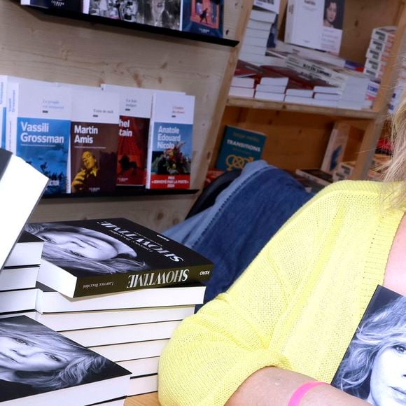 Laurence Boccolini au festival du Livre de Paris 2025 au Grand Palais à Paris, le 12 avril 2025.

Photo : Cédric Perrin / Bestimage