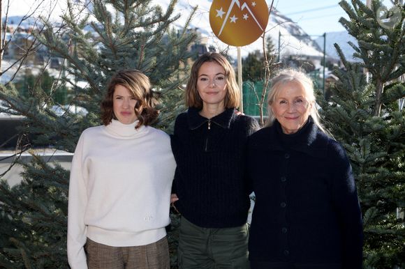 Juliette Gasquet, Enya Baroux et Hélène Vincent - Photocall du film "On Ira" dans le cadre de la 28ème édition du Festival international du film de comédie de l'Alpe d'Huez le 18 janvier 2025. © Dominique Jacovides / Bestimage