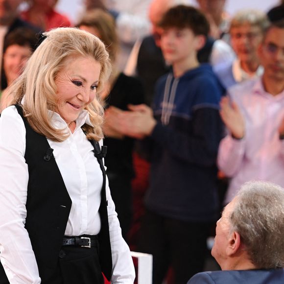 Exclusif - Sheila et Michel Drucker  - Enregistrement de l'émission Vivement dimanche au studio Rive Gauche, le 21 mars 2025, présentée par M.Drucker et diffusée sur France 3 le 30 mars 2025. 
© Guillaume Gaffiot / Bestimage