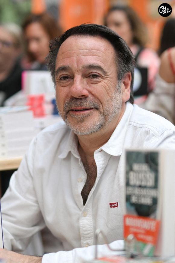 Michel Bussi - Salon du livre de Paris au Grand Palais à Paris, le 19 avril 2026. Les 17, 18 et 19 avril 2026, le Salon du livre de Paris mettra à l'honneur le livre et la lecture, sous toutes leurs formes, pour tous les publics. Photo de Lionel Urman/ABACAPRESS.COM