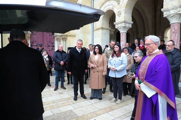 Un millier de personnes ont fait le déplacement


Exclusif - Obsèques de Maïté, la célèbre cuisinière et restauratrice, en présence des ses deux petites-filles Perrine et Camille Ordonez en l'église Saint-Barthélemy de Rion-des-Landes, son village natal le 26 décembre 2024. © Patrick Bernard/Bestimage
