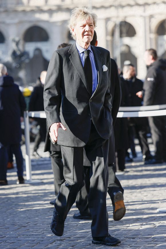 Fragilisé par des problèmes de santé, il avait choisi de se retirer loin des projecteurs.

Le prince Ernst August de Hanovre assiste aux funérailles du créateur de mode Valentino, qui ont eu lieu à la Basilique Santa Maria degli Angeli, le 23 janvier 2026 à Rome, Italie. Photo par Marco Piovanotto/Abacapress.com