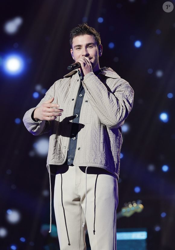 Il a précisé qu'il regrettait de ne pas avoir pu danser plus tôt, tout en confirmant sa présence pour ses prochains engagements

Exclusif - Julien Lieb lors du concert du gala de Noël de l'association Tout le monde contre le cancer fête ses 20 ans diffusé le 24 décembre sur M6 à l'Adidas Aren Porte de la Chapelle à Paris, France, le 4 décembre 2025. © Coadic Guirec/Bestimage
