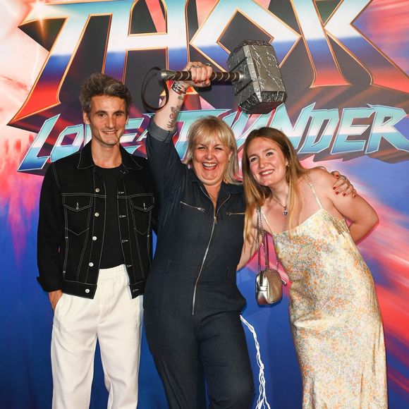 Valérie Damidot avec ses enfants Norman et Roxanne - Avant-première du film "Thor Love and Thunder" au Grand Rex à Paris le 7 juillet 2022. © Coadic Guirec/Bestimage