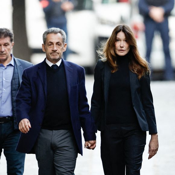 Nicolas Sarkozy, accompagné de sa femme Carla Bruni, sort de son domicile pour être incarcéré à la prison de La Santé à Paris le 21 octobre 2025.
Ce mardi 21 octobre 2025, Nicolas Sarkozy entre en prison. Condamné à cinq ans de prison ferme dans l'affaire du financement libyen, l'ancien président de la République doit purger sa peine à la maison d'arrêt de la Santé, à Paris.

© Moreau / Jacovides / Bestimage