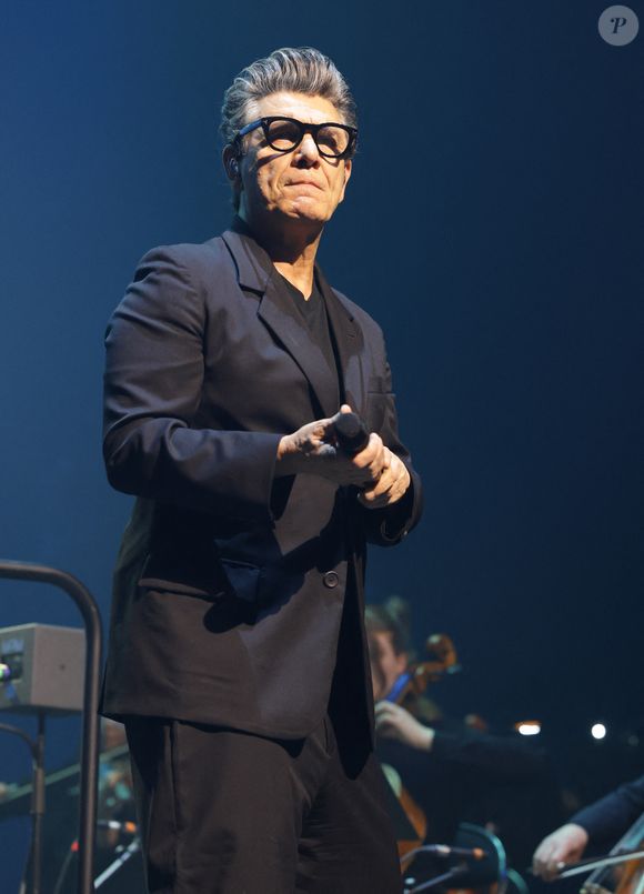 Le report est dû à une contrainte de temps : deux à trois semaines de répétitions manquaient avant janvier. 

Exclusif - Marc Lavoine en concert à la Seine musicale de Boulogne-Billancourt, France, le 17 mai 2025. © Coadic Guirec/Bestimage