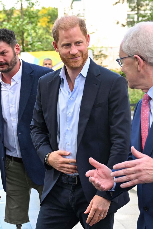 Le prince Harry, duc de Sussex, visite le Centre d'études sur les traumatismes par explosion de l'Imperial College London. © Backgrid UK/ Bestimage