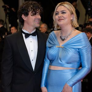 Sur les photos qu'il a publiées, on découvre le jeune homme sur scène en pleine remise de prix, ainsi qu'une somptueuse médaille dorée dans son écrin de la Monnaie de Paris. 

Florian Rossi et sa compagne Louane Emera - Montée des marches du film « The Idol » lors du 76ème Festival International du Film de Cannes, au Palais des Festivals à Cannes. Le 22 mai 2023
© Olivier Borde / Bestimage