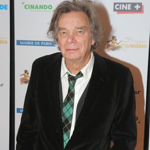 "Télérama" explique en effet que le célèbre chanteur se serait attribué certaines musiques de l'album "Histoire de Melody Nelson", sorti en 1971, alors que Jean-Claude Vannier l'a entièrement composé !

Jean-Claude Vannier - Photocall de la 21ème cérémonie des prix Lumière 2016 à l'espace Pierre Cardin à Paris le 8 février 2016. © CVS/Bestimage