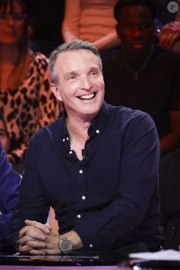 Sur le plateau du "Figaro TV", l'animateur de 56 ans a expliqué ce choix. 

Stéphane Rotenberg, sur le plateau de TBT9 présenté par C.Hanouna, et diffusé en direct sur W9, Paris, France, le 07 novembre 2025. © Jack Tribeca / Bestimage