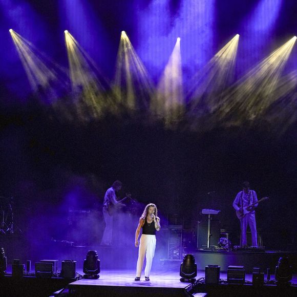 Julien Doré en concert au festival du Printemps de Pérouges au Château de Saint-Maurice-de-Rémens (01) le 25 juin 2025. © Sandrine Thesillat / PsNewZ / Bestimage