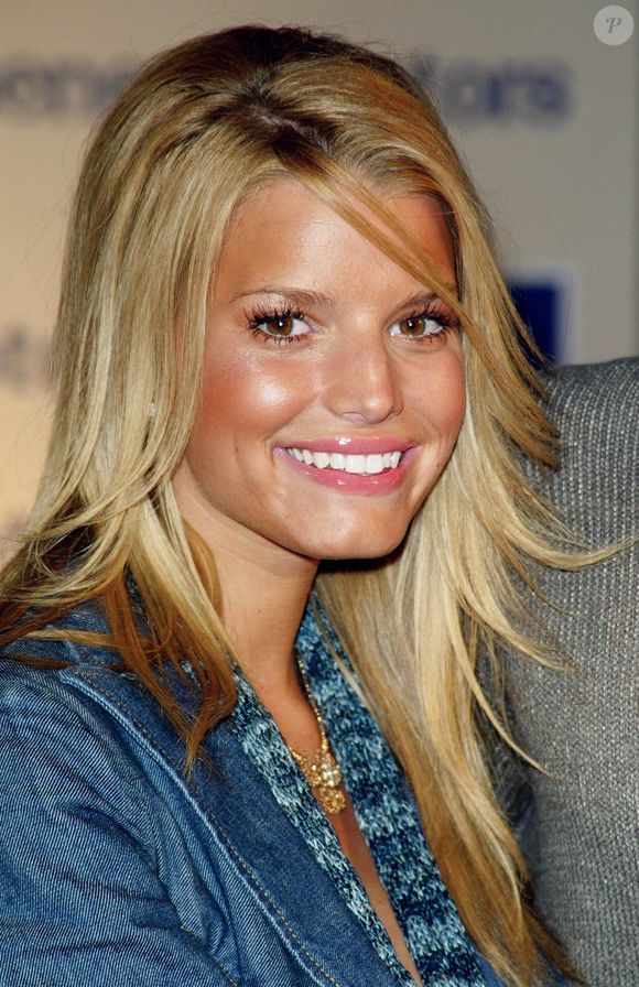 Jessica Simpson à Los Angeles, à l'occasion de l'événement General Motors fête 75 ans de cinéma à Hollywood, le 19 mars 2003.