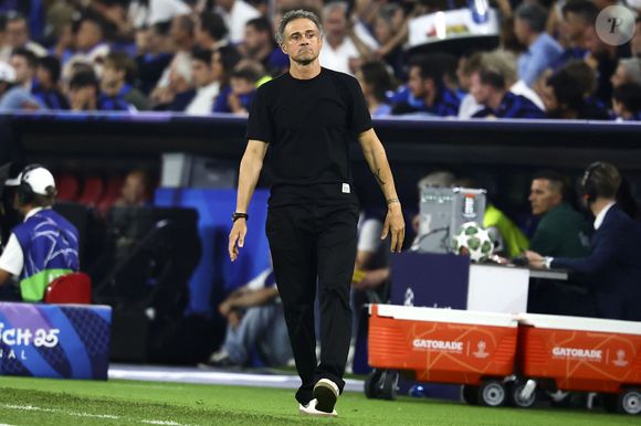 Luis Enrique, entraîneur du PSG, regarde la finale de la Ligue des Champions 2024/2025 entre le Paris Saint Germain et le FC Internazionale au stade Munich Football Arena à Munich (Allemagne), le 31 mai 2025.