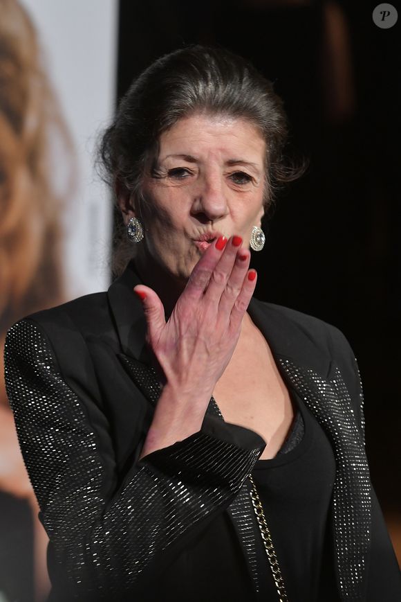 C’est la fille de Biyouna qui est inquiète sur sa mère

Biyouna lors de la remise du prix Lumière 2018  au 10ème festival Lumières au palais des congrès de Lyon le 19 octobre 2018.
© Giancarlo Gorassini / Bestimage