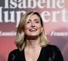 Julie Gayet au photocall de la cérémonie de remise du prix lumière de la 16ème édition du Festival Lumière à l'Amphithéâtre - Centre de Congrès à Lyon, France, le 18 octobre 2024. © Dominique Jacovides/Bestimage