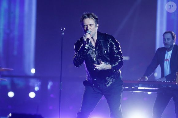 David Hallyday lors de l’émission "La grande soirée du 31 décembre de Paris" diffusée sur France 2 sur les Champs-Elysées à Paris, France, le 31 décembre 2024.  © Clovis-Tribeca/Bestimage
