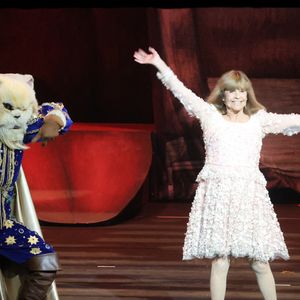 La musicienne a reçu l'aide de l'un de ses illustres confrères qui lui a fait une proposition

Exclusif - Spectacle de Chantal Goya "50 ans d'amour" au palais des Congrès à Paris le 25 mai 2025.
© Alain Guizard / Bestimage
