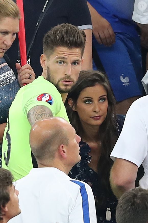 Exclusif - Benoît Costil à nouveau très proche de Malika Ménard à la fin du match de l'UEFA Euro 2016 Allemagne-France au stade Vélodrome à Marseille, France le 7 juillet 2016. © Cyril Moreau/Bestimage