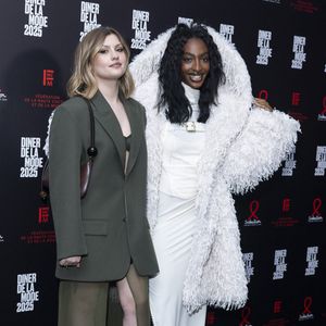 Marine et Ebony, les 2 finalistes de la "Star Academy" ont fait sensation au dîner de la mode
Marine Delplace et Ebony Cham au photocall du 22ème dîner de la mode pour le Sidaction à Paris 
© Olivier Borde / Bestimage