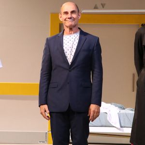 Bernard Campan salut le public à la fin de la Pièce "Check up" au théâtre Antoine à Paris, France, le 12 Septembre 2024. 

© Bertrand Rindoff / Bestimage