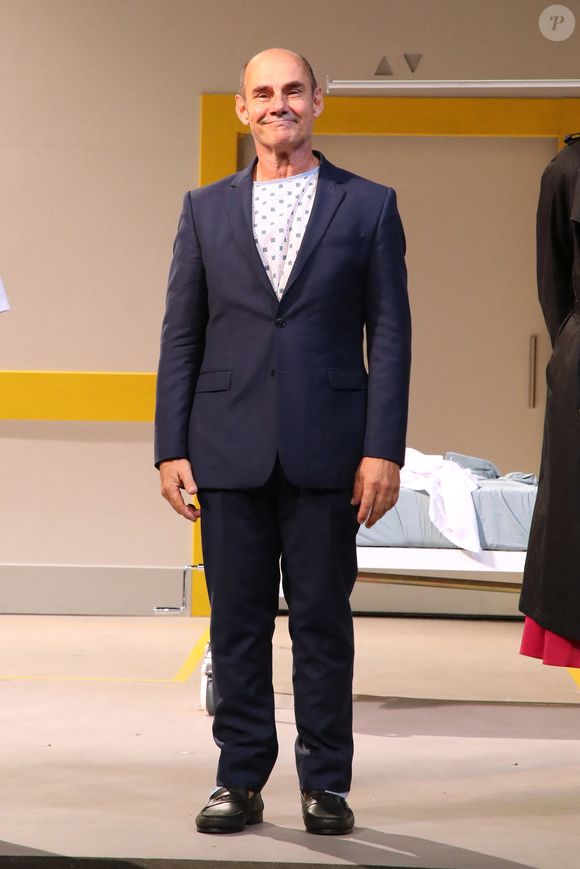 Bernard Campan salut le public à la fin de la Pièce "Check up" au théâtre Antoine à Paris, France, le 12 Septembre 2024. 

© Bertrand Rindoff / Bestimage
