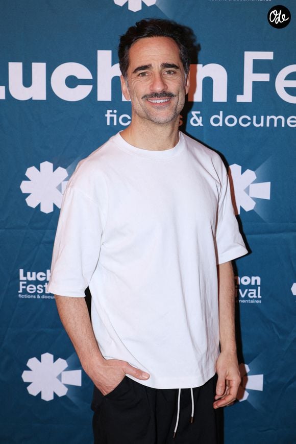 Florent Peyre participe à la séance photo de « La Mère et l’Assassin » lors du 26e Festival de télévision de Luchon (Festival TV de Luchon) à Luchon, en France, le 7 février 2026. Photo de Jérôme Domine/ABACAPRESS.COM