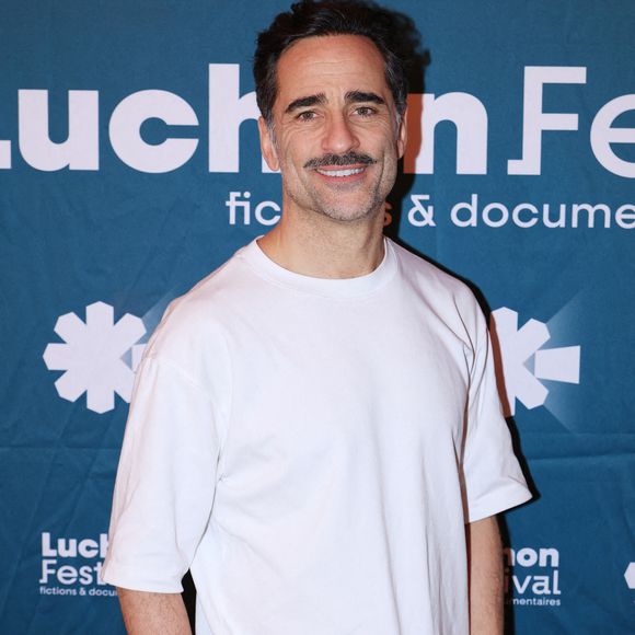 Florent Peyre participe à la séance photo de « La Mère et l’Assassin » lors du 26e Festival de télévision de Luchon (Festival TV de Luchon) à Luchon, en France, le 7 février 2026. Photo de Jérôme Domine/ABACAPRESS.COM