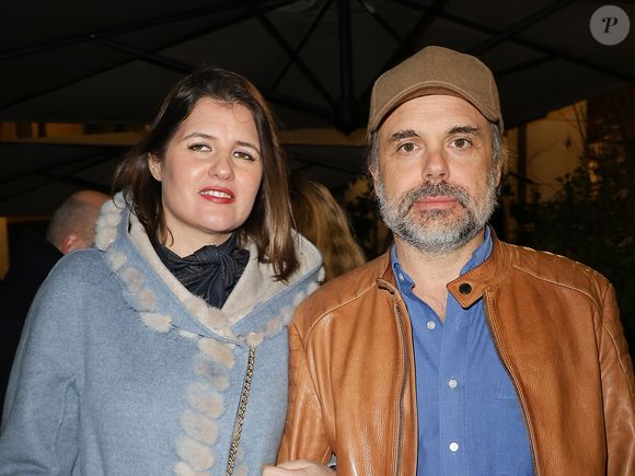 Romain Sardou et sa compagne Kym Thiriot - Jacques Rouveyrollis à fêté ses 60 ans de Lumières au théâtre Edouard 7 à Paris le 14 décembre 2025. © Coadic Guirec / Bestimage