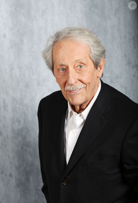 Le jardin de sa demeure est d'ailleurs classé aux archives de la ville depuis 1812. 

Archives - Studio Photo - Jean Rochefort en 2013 à Paris
Agence / Bestimage