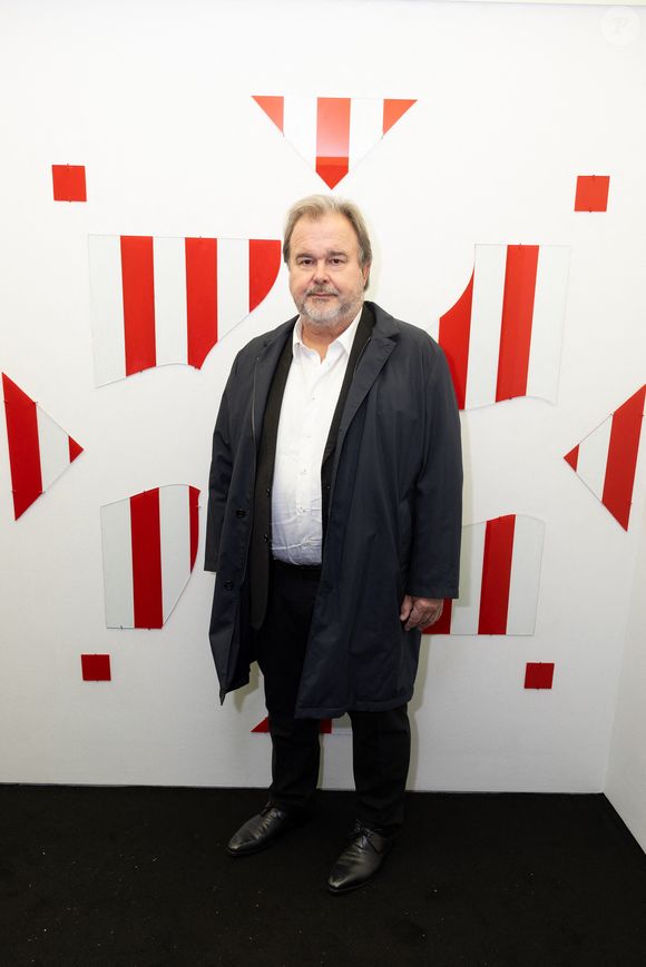 Exclusif - Pierre Hermé - Performance artistique de la chanteuse Yseult durant l'exposition de Miles Greenberg et Daniel Buren organisée par Reiffers Initiative à Paris le 23 Octobre 2025. © Jerémy Melloul / Bestimage