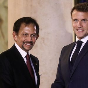 Le président de la République française, Emmannuel Macron reçoit sa Majesté le sultan de Bruneï Haji Sir Hassanal Bolkiah Mu'izzaddin Waddaulah pour un entretien au palais de l'Elysée à Paris, France, le 13 octobre 2023. © Stéphane Lemouton/Bestimage