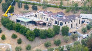 La riche benjamine d'une célèbre famille s'offre un terrain ayant appartenu à Miley Cyrus pour y construire sa demeure de rêve avec bunker souterrain