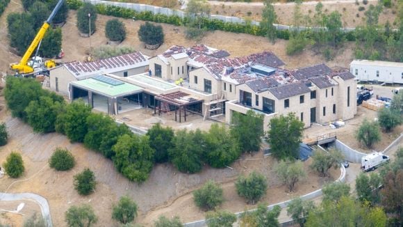 La riche benjamine d'une célèbre famille s'offre un terrain ayant appartenu à Miley Cyrus pour y construire sa demeure de rêve avec bunker souterrain