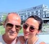 Sur les clichés, Roger apparaît souriant et en forme alors qu’il traverse depuis plusieurs mois une période de santé difficile et suit un traitement contre un cancer de la gorge.

Sorti de l'hôpital Roger Erhart a publié un long message sur Instagram, accompagné d'une photo avec Delphine Wespiser. Instagram @wespiserd